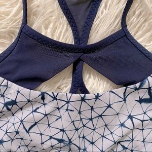 Mesh detailed lululemon sports bra Sz 8